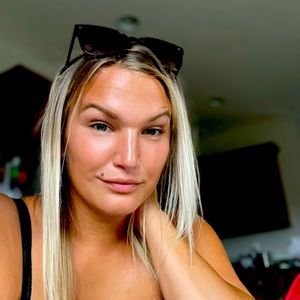 Meet your Posher, Cassandra